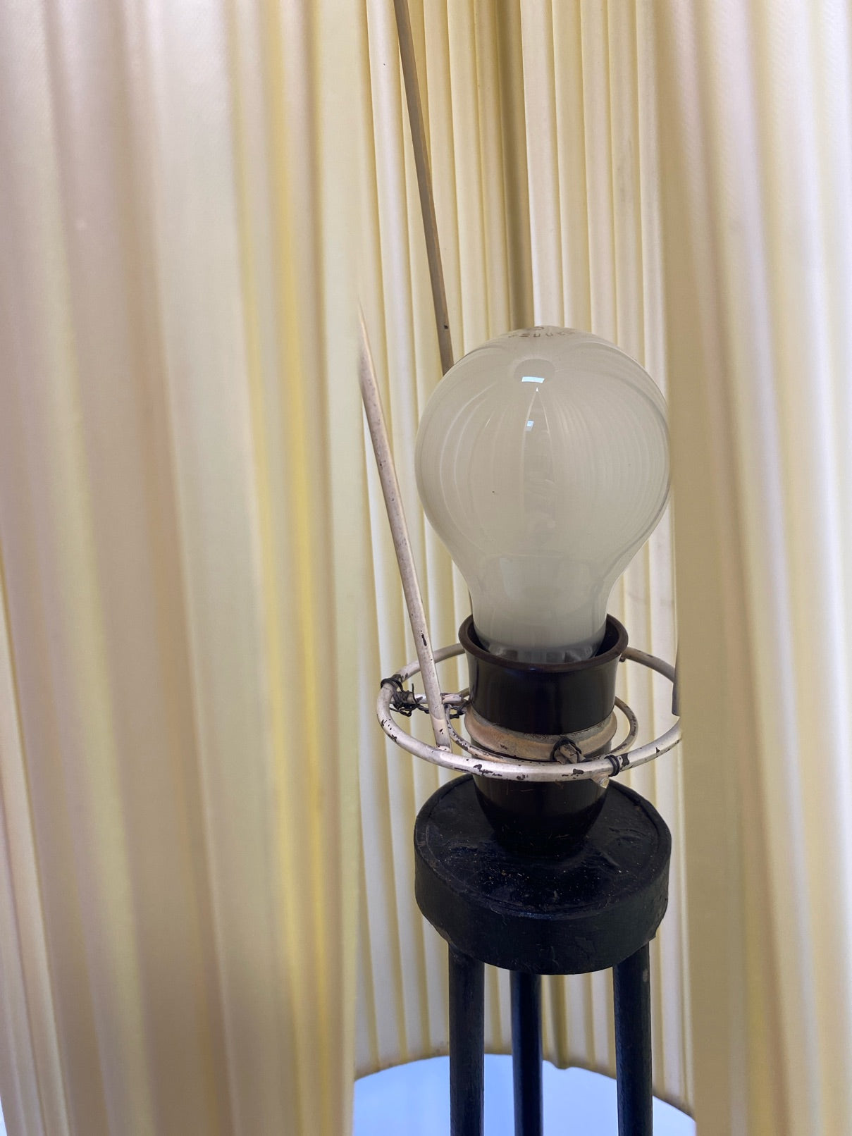 Tripod vintage gulvlampe